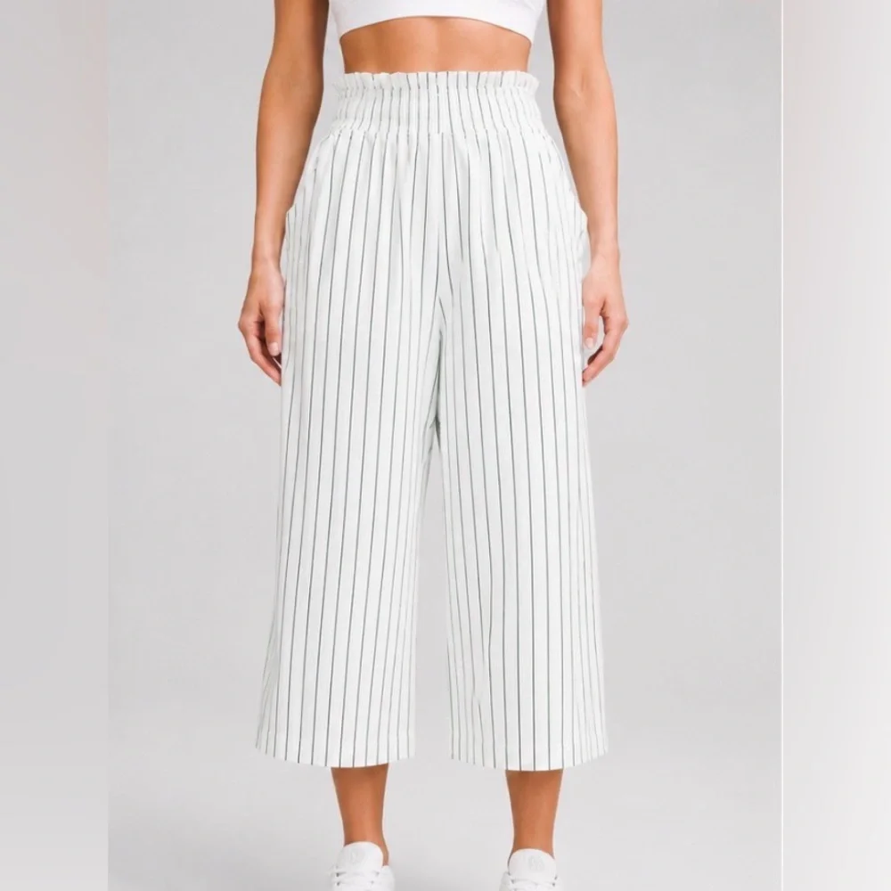 lululemon athletica Wide-Leg Crop 25” Pants M White Green NWT LW5HT9S